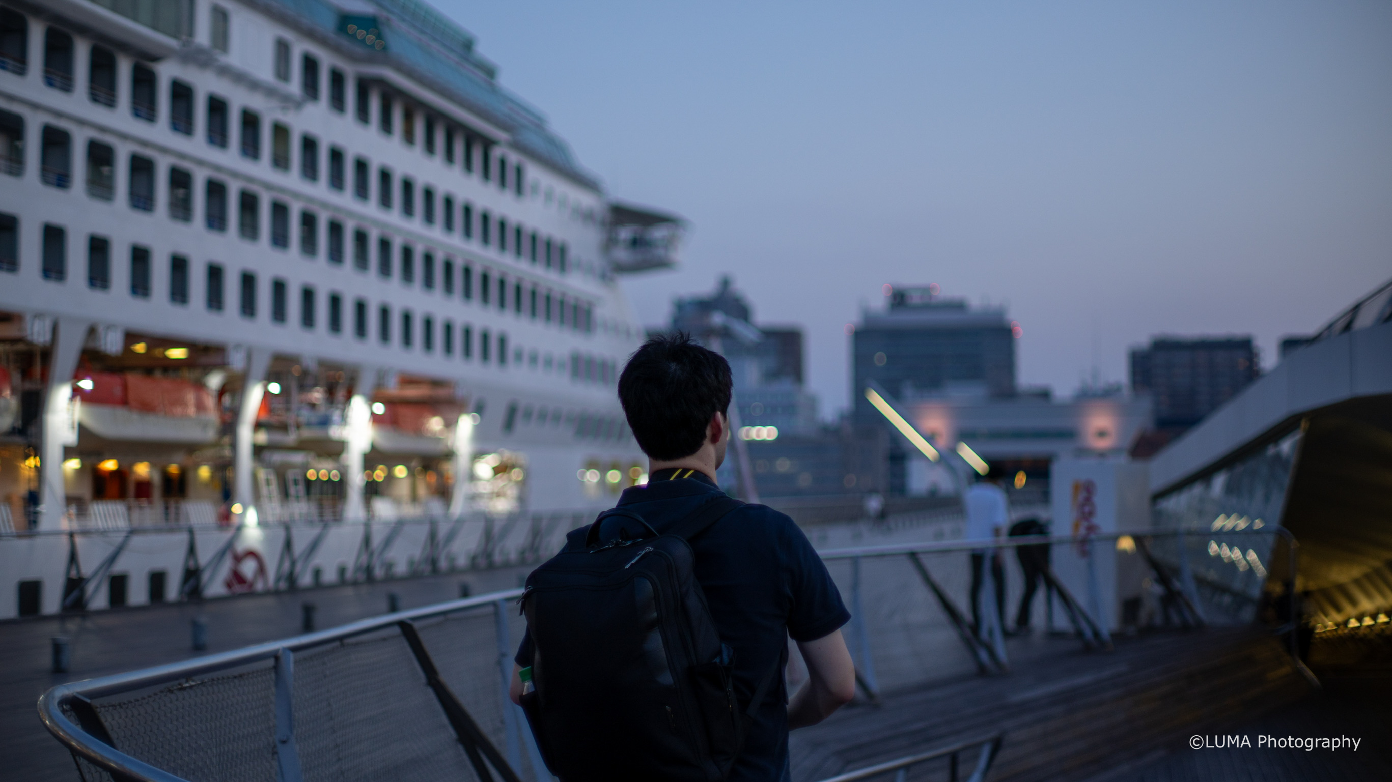 夜の船出を前に